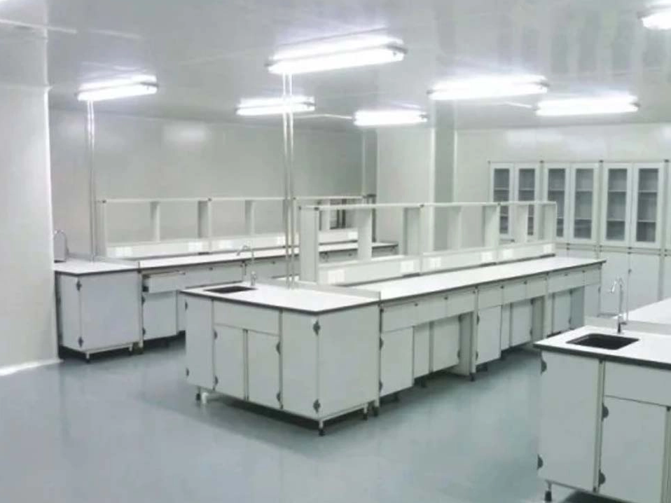 ¿Por qué las fábricas de semiconductores requieren habitaciones limpias de alto grado?