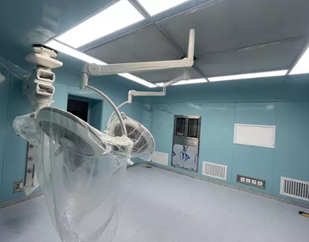 ¿Por qué es importante la clasificación de la sala limpia en la fabricación farmacéutica?